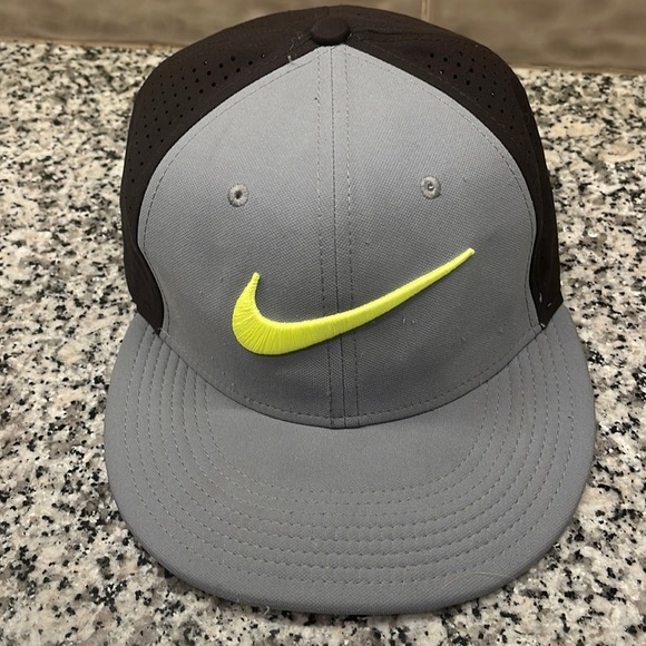 Nike True Flat Bill Adjustable Dri-Fit Hat - Picture 1 of 5